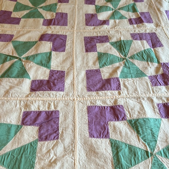 VINTAGE Quilted Twin Size Bed Cover with Scalloped Edges - Picture 3 of 7